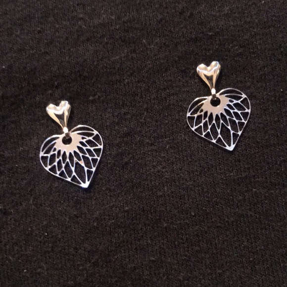 ❣️Beautiful Heart Dangle Earrings ❣️ - Picture 2 of 3